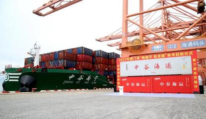 廈門港迎新啟航 最大內(nèi)貿(mào)集裝箱船揚帆商貿(mào)新篇章